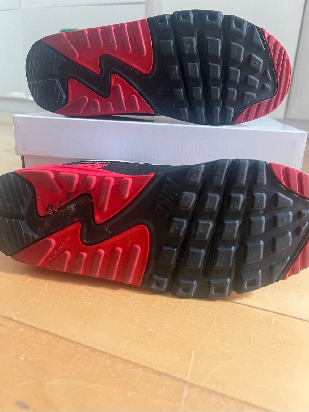 Nike Low-Top Air Max Sneakers White, Black, Maroon and Red - Picture 6 of 6